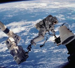 akibat corona nasa batal ke bulan