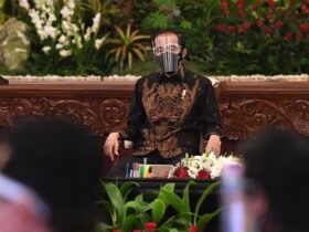 JOkowi, Masker Jokowi, Ajakan Bermasker, Makna Foto Jokowi Bermasker, Foto Jokowi Masker, Masker Wajib, Media PVK, Pariwisata Indonesia, Umi Kalsum, Presiden Joko Widodo, Jokowi, Berita Istana 2020, Wartawan IStana