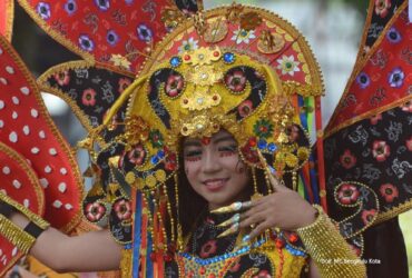 Kebudayaan Indonesia, Pakaian Adat Bengkulu, Pakaian Adat Nusantara, Karnaval Besurek, Kain Besurek, Kain Khas Bengkulu, Pemprov Bengkulu, Pariwisata Indonesia, PariwisataIndonesia, Media PVK Grup, Founder & CEO PVK Umi Kalsum, Umi Kalsum, Tari Sekura, Tari Tupping, Tarian Daerah Bengkulu, Festival Bengkulu, Tarian Tradisional Nusantara, Wisata Budaya