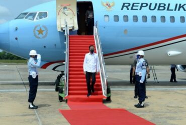 Presiden Jokowi Bagikan Banpres Produktif di Kalteng, Presiden Joko Widodo, Presiden Jokowi, Umi Kalsum, Berita Presiden Jokowi, Berita Presiden Jokowi, Kunjungan Kerja Presiden Jokowi ke Kalimantan Tengah, Jokowi ke Kalimantan Tengah, Media PVK, Pariwisata Indonesia, Presiden Joko Widodo, Presiden Jokowi Membagikan Banpres Produktif di Kalteng, Presiden Joko Widodo menyerahkan Banpres 8 oktober 2020, Bagikan Banpres Produktif untuk Usaha Mikro Presiden: Jangan Menyerah pada kamis (8/10/2020)