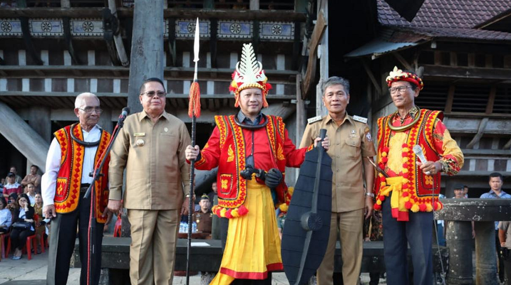 Umi Kalsum Founder dan CEO PVK Group, Situs Online Resmi Pariwisata,DESA ADAT BAWOMATALUO,MEDIA ONLINE PARIWISATA,MEDIA PVK GROUP DENGAN 10 SITUS PARIWISATA DAN E MAGAZINE,MENDAGRI TITO KARNAVIAN DIANUGERAHI GELAR KEHORMATAN TUHA GARI SIFAOMA BAWA DARI TOKOH ADAT NIAS YANG BERARTI PEMIMPIN YANG BESAR DAN TEGAS PADA SENIN (9/12/2019),MENTERI DALAM NEGERI RI JENDERAL POL. (PURN) PROF. H. MUHAMMAD TITO KARNAVIAN PH.D.,PANTAI KARANG VALAETE,PARIWISATA INDONESIA,PARIWISATA SUMATRA UTARA,PESONA WISATA PULAU NIAS MEMIKAT HATI,PULAU NIAS,PULAU NIAS ADALAH SALAH SATU DESTINASI WISATA YANG WAJIB DIKUNJUNGI KARENA PESONA PULAU INI SUNGGUH MEMIKAT SIAPAPUN YANG DATANG., SITUS ONLINE PARIWISATA,TAMAN YA'AHOWU,WEBSITE RESMI PARIWISATA INDONESIA