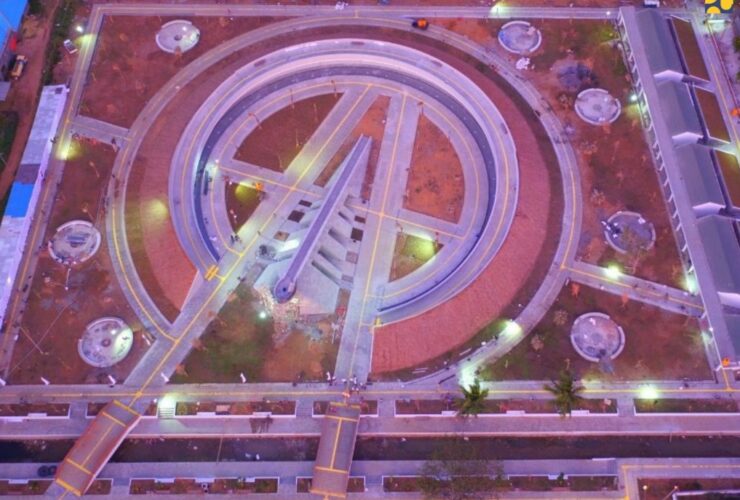 Pariwisata Indonesia, Berita Pariwisata Indonesia, Founder dan CEO PVK Grup, Umi Kalsum selaku Founder dan CEO PVK Grup, Website Pariwisata Indonesia,Website Pariwisata Indonesia Terfavorit 2020,Website Pariwisata Terpercaya, Budaya Papua, Monumen Kapsul Waktu, Pesan Jokowi Ungkap Semangat Sinar Pembangunan Indonesia, Presiden Joko Widodo, PON XX Papua, Berita Jokowi, Berita Menteri Pariwisata Indonesia Sandiaga Salahuddin Uno, Foto Kapsul Waktu di Papua