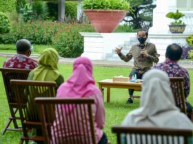 Presiden Jokowi, Berita Presiden Joko Widodo, berita pariwisata, warta wisata, situs pariwisata, website pariwisata, pariwisata indonesia, website pariwisata indonesia terfavorit tahun 2020, media online pariwisata indonesia terfavorit 2020, berita presiden jokowi terkini, Presiden Serahkan Bantuan Modal Kerja untuk Pelaku UMKM