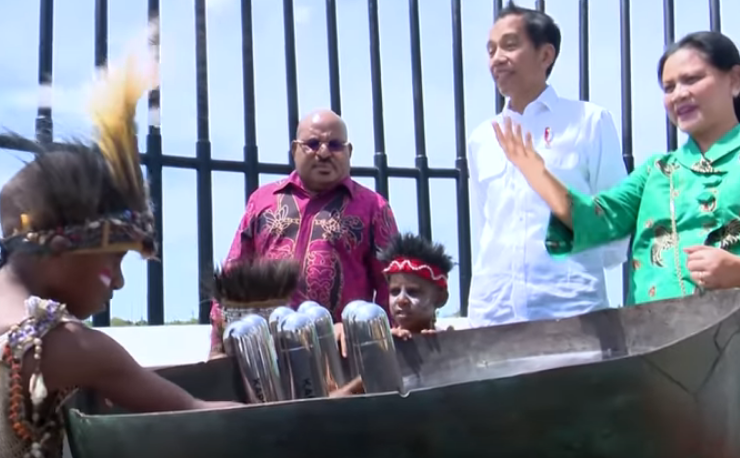 Pariwisata Indonesia, #INDONESIAMAJU, BERITA JOKOWI, BERITA PARIWISATA INDONESIA, MEDIA ONLINE PARIWISATA INDONESIA TERFAVORIT 2020, MEDIA PVK GRUP, MEDIA RESMI PARIWISATA INDONEISIA, PARIWISATA INDONESIA, PRESIDEN JOKO WIDODO, SITUS RESMI PARIWISATA INDONESIA, WEBSITE PARIWISATA INDONESIA, WEBSITE PARIWISATA INDONESIA TERFAVORIT 2020, WEBSITE RESMI PARIWISATA INDONESIA, Situs Pariwisata, Media Online Pariwisata, Pariwisata di Indonesia, kapsul waktu, wisata di papua, pariwisata di papua, Monumen Kapsul Waktu Landmark Indonesia Baru di Merauke