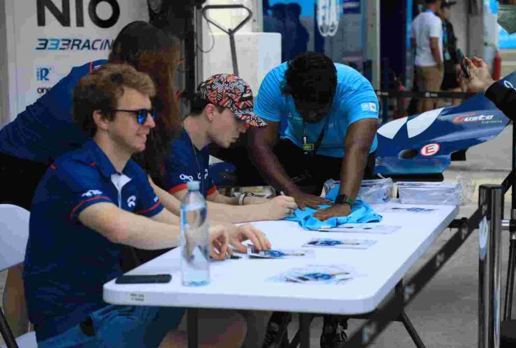 Pariwisata-Indonesia-Foto-Presiden-Jokowi Tiba di JIEC untuk Nonton Langsung Jakarta E-Prix, Pariwisata-Indonesia, Presiden Joko Widodo, Berita Pariwisata Hari Ini, Perkembangan Pariwisata 2022, Artikel Pariwisata Indonesia, Formula E Jakarta 2022,Jakarta International E-Prix Circuit,Media Center Jakarta International E-Prix Circuit,Ketua Panitia Pelaksana Formula E Jakarta Ahmad Sahroni,Wakil Gubernur DKI Jakarta Ahmad Riza Patria, Jakarta International E-Prix Circuit, Gubernur DKI Jakarta Anies Baswedan, Media PVK Group, PT Prima Visi Kreasindo, Berita Pariwisata Indonesia Hari INi, Kondisi Pariwisata Indonesia 2022, Kabar Pariwisata Indonesia Terbaru, Presiden Jokowi Dijadwalkan Hadiri Formula E Besok, Komentar Penonton Lihat Shakedown Mobil Formula E 2022, Antusiasme Penonton saat Shakedown Mobil Formula E 2022,Di Balik Helm Balap Formula E, Hasil Kualifikasi Formula E Jakarta 2022 Jean Eric Vergne dari tim DS Techeetah di posisi teratas, Narifah Salah Satu Penonton Formula E Jakarta 2022, Sesi Tanda Tangan Pembalap Jakarta E-Prix Dukung karena Nasionalisme Hingga Penuhi Rasa Penasaran