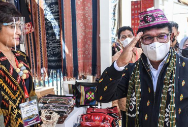 Umi Kalsum Founder dan CEO PVK Group,GERAKAN NASIONAL BANGGA BUATAN INDONESIA, KETUA PANITIA PELAKSANA ROAD TO KILAU DIGITAL PERMATA FLOBAMORA PHILIP GOBANG,KILAU DIGITAL FLOBAMORA,MEDIA ONLINE PARIWISATA INDONESIA TERFAVORIT 2020,MEDIA PARIWISATA INDONESIA OFFICIAL,MEDIA PVK GROUP DENGAN 10 SITUS PARIWISATA DAN E MAGAZINE,MEDIA RESMI PARIWISATA INDONESIA, PARIWISATA INDONESIA,WAJAH ANYAR UMKM DALAM BALUTAN PLATFORM DIGITAL,WEBSITE PARIWISATA INDONESIA,WEBSITE RESMI PARIWISATA INDONESIA