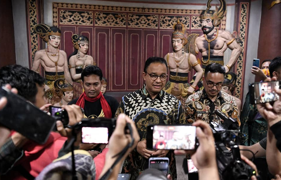 Pariwisata-Indonesia, Pariwisata-Indonesia-Foto-Gubernur Anies Pastikan Dukung Kegiatan Kebudayaan dengan Sambangi Seniman Wayang Orang Bharata