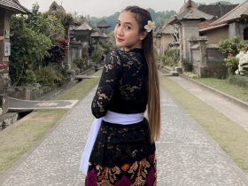 Umi Kalsum Founder dan CEO PVK Group,ARTI DESA PENGLIPURAN,BALI DIANUGERAHI PENGHARGAAN DESTINASI WISATA TERFAVORIT DUNIA NOMOR SATU VERSI PEMBACA MEDIA PVK GROUP DI TAHUN 2020,DESA PENGLIPURAN,DESA PENGLIPURAN SEBAGAI TRADISIONAL BALINESE VILLAGE,MEDIA ONLINE PARIWISATA INDONESIA TERFAVORIT 2020,MEDIA PVK GROUP,MEDIA PVK GROUP DENGAN 10 SITUS PARIWISATA DAN E MAGAZINE,PARIWISATA INDONESIA