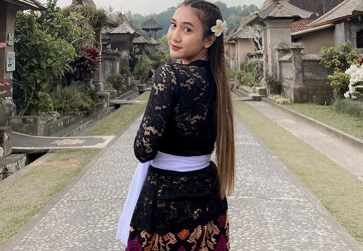 Umi Kalsum Founder dan CEO PVK Group,ARTI DESA PENGLIPURAN,BALI DIANUGERAHI PENGHARGAAN DESTINASI WISATA TERFAVORIT DUNIA NOMOR SATU VERSI PEMBACA MEDIA PVK GROUP DI TAHUN 2020,DESA PENGLIPURAN,DESA PENGLIPURAN SEBAGAI TRADISIONAL BALINESE VILLAGE,MEDIA ONLINE PARIWISATA INDONESIA TERFAVORIT 2020,MEDIA PVK GROUP,MEDIA PVK GROUP DENGAN 10 SITUS PARIWISATA DAN E MAGAZINE,PARIWISATA INDONESIA