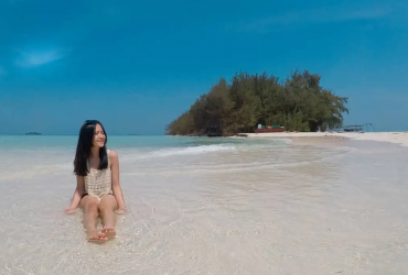 PariwisataIndonesia, Foto-Salah satu spot wisata pantai menunjukkan indahnya pesona Pulau Karimunjawa