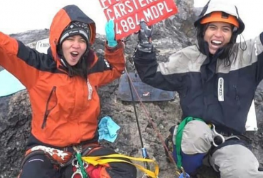 umi kalsum founder dan ceo media pvk group,CARTENSZ PYRAMID,GUNUNG NGLANGGERAN,GUNUNG NOMOR 1 TERTINGGI DI INDONESIA,GUNUNG PALING TERPENDEK DI INDONESIA,INILAH GUNUNG DI INDONESIA PALING TINGGI DAN TERPENDEK,MEDIA PVK GROUP DENGAN 10 SITUS PARIWISATA DAN E MAGAZINE,MEDIA RESMI PARIWISATA INDONESIA,PARIWISATA INDONESIA,PARIWISATA PAPUA,PUNCAK CARSTENSZ,PUNCAK JAYA,WEBSITE RESMI PARIWISATA INDONESIA