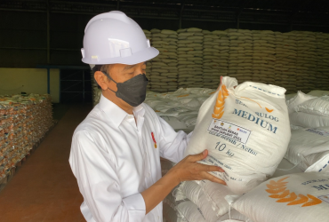 umi kalsum founder dan ceo media pvk group,bADAN URUSAN LOGISTIK,BERITA KEMENSETNEG,DIREKTUR UTAMA BULOG BUDI WASESO,HUMAS KEMENSETNEG RI,HUMAS PERUM BULOG,INDONESIA'S OFFICIAL TOURISM WEBSITE,JOKOWI DATANGI GUDANG BULOG PASTIKAN STOK BERAS NASIONAL SUDAH SESUAI,KABAG HUMAS DAN KELEMBAGAAN TOMI WIJAYA,MEDIA PARIWISATA INDONESIA OFFICIAL,MEDIA PVK GROUP,MEDIA PVK GROUP DENGAN 10 SITUS PARIWISATA DAN E MAGAZINE,MEDIA RESMI PARIWISATA INDONESIA,PARIWISATA INDONESIA,PRESIDEN JOKO WIDODO,WEBSITE RESMI PARIWISATA INDONESIA