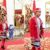 Pariwisata Indonesia, Mengulik filosofi baju adat Buton Dolomani, Presiden Joko Widodo, Berita Presiden Jokowi, Media Pariwisata Indonesia, Situs Online Pariwisata Indonesia, Media Online Pariwisata Indonesia, Trippers, PT Prima Visi Kreasindo, Media PVK Grup, Pariwisata di Indonesia, Pariwisata Indonesia 2022, Berita Pariwisata Indonesia, Ibu Negara Iriana Joko Widodo mendampingi Presiden Jokowi saat Upacara Peringatan detik-detik proklamasi 17 Agustus 2022 di Istana Merdeka Jakarta Pusat, Kemeriahan Perayaan HUT ke-77 Kemerdekaan RI, Presiden Jokowi Pimpin Upacara HUT ke-77 Kemerdekaan RI Kenakan Baju Adat Buton, Presiden Joko Widodo mengenakan baju adat Dolomani dari Buton Sulawesi Tenggara, Tamu undangan yang mengikuti HUT ke-77 kemerdekaan RI umumnya mengenakan pakaian daerah, Kepala Sekretariat Presiden Heru Budi Hartono, Baju adat Buton Dolomani yang dipakai Jokowi saat HUT ke-77 kemerdekaan RI biasanya dikenakan oleh Sultan Buton ketika acara-acara resmi kesultanan, Perayaan HUT Kemerdekaan RI, Presiden Jokowi Pimpin Upacara HUT ke-77 Kemerdekaan RI Kenakan Baju Adat Buton dan sebuah keris yang terselip di bagian pinggang Presiden bikin geleng-geleng kepala semakin gagah perkasa