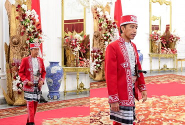 Pariwisata Indonesia, Mengulik filosofi baju adat Buton Dolomani, Presiden Joko Widodo, Berita Presiden Jokowi, Media Pariwisata Indonesia, Situs Online Pariwisata Indonesia, Media Online Pariwisata Indonesia, Trippers, PT Prima Visi Kreasindo, Media PVK Grup, Pariwisata di Indonesia, Pariwisata Indonesia 2022, Berita Pariwisata Indonesia, Ibu Negara Iriana Joko Widodo mendampingi Presiden Jokowi saat Upacara Peringatan detik-detik proklamasi 17 Agustus 2022 di Istana Merdeka Jakarta Pusat, Kemeriahan Perayaan HUT ke-77 Kemerdekaan RI, Presiden Jokowi Pimpin Upacara HUT ke-77 Kemerdekaan RI Kenakan Baju Adat Buton, Presiden Joko Widodo mengenakan baju adat Dolomani dari Buton Sulawesi Tenggara, Tamu undangan yang mengikuti HUT ke-77 kemerdekaan RI umumnya mengenakan pakaian daerah, Kepala Sekretariat Presiden Heru Budi Hartono, Baju adat Buton Dolomani yang dipakai Jokowi saat HUT ke-77 kemerdekaan RI biasanya dikenakan oleh Sultan Buton ketika acara-acara resmi kesultanan, Perayaan HUT Kemerdekaan RI, Presiden Jokowi Pimpin Upacara HUT ke-77 Kemerdekaan RI Kenakan Baju Adat Buton dan sebuah keris yang terselip di bagian pinggang Presiden bikin geleng-geleng kepala semakin gagah perkasa