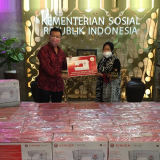 umi kalsum founder dan ceo media pvk group,BERITA KEMENSOS,MENTERI SOSIAL TRI RISMAHARINI,PARIWISATA INDONESIA,PON XX TH 2021,RISMA JANJIKAN "BELI MASKER" WARGA PAPUA DAN BERI "MESIN JAHIT",SENTRA KREASI ATENSI (SKA).