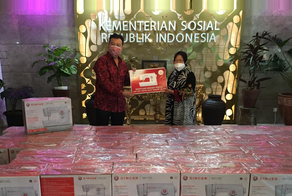 umi kalsum founder dan ceo media pvk group,BERITA KEMENSOS,MENTERI SOSIAL TRI RISMAHARINI,PARIWISATA INDONESIA,PON XX TH 2021,RISMA JANJIKAN "BELI MASKER" WARGA PAPUA DAN BERI "MESIN JAHIT",SENTRA KREASI ATENSI (SKA).