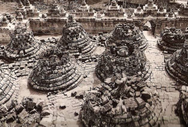 Pariwisata Indonesia, Artikel Pariwisata Hari Ini, Perkembangan Pariwisata 2022, Kondisi Pariwisata Saat Ini, Pariwisata Hari Ini, Menteri Koordinator bidang Maritim dan Investasi Luhut Binsar Pandjaitan kembali jadi sorotan publik, Harga Tiket Masuk Borobudur Rp750 Ribu untuk Naik Candi Tapi Tarif Sampai di Pelataran Tetap Rp50 Ribu, tiket seharga Rp750 ribu per orang diperuntukkan bagi turis lokal hanya untuk menaiki Candi Borobudur, Berita Candi Borobudur, Media PVK Group, PT Prima Visi Kreasindo, Candi Borobudur cagar budaya Indonesia yang ditetapkan sebagai situs Warisan Budaya Dunia oleh UNESCO, Indonesia sebagai bangsa yang kaya dengan budaya tentu tidak mau dianggap tidak bisa menjaga kelestarian warisan budaya kita sendiri, Menteri Koordinator Bidang Kemaritiman dan Investasi Luhut Binsar Pandjaitan mengatakan pihaknya membuka peluang mengkaji kembali tarif Rp750 ribu bagi turis domestik untuk naik hingga ke area stupa Candi Borobudur, Pariwisata Paling Top di Jawa Tengah, Rekomendasi Pariwisata Terbaik di Jawa Tengah, Wisata Sejarah, Wisata Ziarah, Potensi dan Permasalahan Pengembangan Candi Borobudur sebagai Wisata Ziarah,Siti Hartati Murdaya, Hartarti Murdaya Poo, Pandangan Umat Buddha di Indonesia terhadap Potensi dan Permasalahan Pengembangan Candi Borobudur sebagai Wisata Ziarah, Ketua Umum Dewan Pimpinan Pusat Perwakilan Umat Buddha Indonesia, Ketum Walubi, Siti Hartati Murdaya adalah Ketua Umum Walubi, Candi Borobudur merupakan salah satu dari peninggalan sejarah kebesaran nenek moyang Indonesia, Candi Borobudur adalah candi Agung Buddha yang terbesar di dunia, Presiden Direktur PT Hardaya Inti Plantation, Siti Hartati Murdaya lahir di Jakarta tanggal 29 Agustus 1946, Prof Dr JG Casparis, Johannes Gijsbertus de Casparis, Murdaya Widyawimarta Poo, pesona dan keagungan Candi Borobudur, Pendiri PT Berca Sportindo, Siti Hartati Murdaya Mantan Dewan Pertimbangan Presiden, ISEI Yogyakarta, Potensi Pengembangan Candi Borobudur sebagai Wisata Ziarah dan permasalahannya, Nasib Candi Borobudur sampai saat ini sebagai monumen mati atau Death Monument, Candi Borobudur sebagai Candi Buddha adalah suatu kenyataan, Sumber daya ekonomi bagi Candi Borobudur dimulai dari aktifitas wisata ziarah, Candi Borobudur di era reformasi, Presiden Direktur PT Central Cipta Murdaya, Upacara Suci Waisak Nasional, Siti Hartati Murdaya selaku Penggagas dan Dewan Kehormatan Yayasan Buddha Tzu Chi Indonesia, Siti Hartati Murdaya selaku Pendiri Yayasan Kepedulian Sosial Paramita, Situs Walubi, Tjee Lie Ing, Sri Hartati Merdaya lahir dari keluarga Budha yang taat, Berkat tangan dingin Siti Hartati Murdaya mengelola gurita bisnisnya pada tahun 2008 Forbes menobatkan sebagai orang terkaya ke-13 di Indonesia