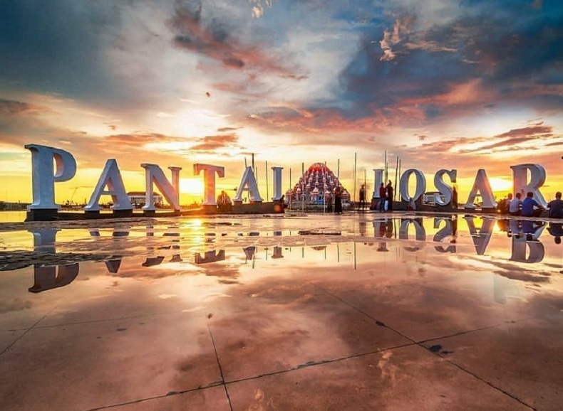 Pariwisata Indonesia, Pantai Losari