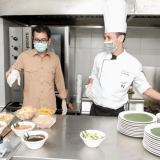 Pariwisata-Indonesia, Berita-Pariwisata-Indonesia, Menteri Wishnutama dan Wamen Angela meninjau salah satu hotel yang disiapkan untuk tenaga kesehatan yang berjuang di garda terdepan dalam penanganan wabah COVID-19, Hotel Novotel Cikini, Media Online Pariwisata Indonesia, Artikel Pariwisata Indonesia, Situs Online Pariwisata Indonesia, Media PVK Group, PT Prima Visi Kreasindo, Wishnutama-Angela Finalisasi Persiapan Ruang Isolasi di Hotel Ini