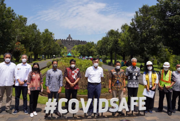 Pariwisata Indonesia, Artikel Pariwisata Hari Ini, Perkembangan Pariwisata 2022, Kondisi Pariwisata Saat Ini, Pariwisata Hari Ini, Menteri Koordinator bidang Maritim dan Investasi Luhut Binsar Pandjaitan kembali jadi sorotan publik, Harga Tiket Masuk Borobudur Rp750 Ribu untuk Naik Candi Tapi Tarif Sampai di Pelataran Tetap Rp50 Ribu, tiket seharga Rp750 ribu per orang diperuntukkan bagi turis lokal hanya untuk menaiki Candi Borobudur, Berita Candi Borobudur, Media PVK Group, PT Prima Visi Kreasindo, Candi Borobudur cagar budaya Indonesia yang ditetapkan sebagai situs Warisan Budaya Dunia oleh UNESCO, Indonesia sebagai bangsa yang kaya dengan budaya tentu tidak mau dianggap tidak bisa menjaga kelestarian warisan budaya kita sendiri, Menteri Koordinator Bidang Kemaritiman dan Investasi Luhut Binsar Pandjaitan mengatakan pihaknya membuka peluang mengkaji kembali tarif Rp750 ribu bagi turis domestik untuk naik hingga ke area stupa Candi Borobudur, Pariwisata Paling Top di Jawa Tengah, Rekomendasi Pariwisata Terbaik di Jawa Tengah, Wisata Sejarah, Wisata Ziarah, Pengurangan pengunjung atas inisiasi Menko Luhut untuk tujuan konservasi Candi Borobudur demi menjaga kelestarian kekayaan sejarah dan budaya nusantara, Faktor konservasi menjadi fokus utama dengan mempertimbangkan carrying capacity sehingga tidak merusak kondisi Candi Borobudur, UNDANG-UNDANG REPUBLIK INDONESIA NOMOR 10 TAHUN 2009 TENTANG KEPARIWISATAAN, Pengunjung Borobudur dibatasi sebanyak 1200 orang per hari, PT Taman Wisata Candi Borobudur Prambanan dan Ratu Boko atau TWC Borobudur, Harga Tiket Masuk Candi Borobudur Turis Domestik Naik Jadi Rp 750 Ribu, Menko Luhut Sebut Pengunjung Candi Borobudur Akan Dibatasi Jadi 1200 Orang Per Hari, Pelajar Diberikan Akses Khusus Naik ke Atas Candi Cukup Bayar Rp 5000 Ini Syaratnya, Direktur Utama Taman Wisata Candi Borobudur Prambanan dan Ratu Boko Persero Edy Setijono, Mari Mengenal Sejarah Bangsa, Pembatasan Kuota Pengunjung Candi Borobudur