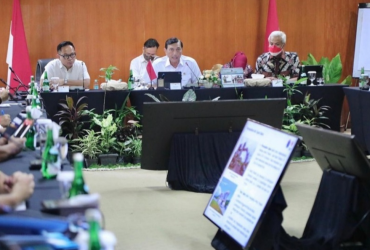 Pariwisata Indonesia, Artikel Pariwisata Hari Ini, Perkembangan Pariwisata 2022, Berita Presiden Joko Widodo, Kondisi Pariwisata Saat Ini, Pariwisata Hari Ini, Menteri Koordinator bidang Maritim dan Investasi Luhut Binsar Pandjaitan kembali jadi sorotan publik, Harga Tiket Masuk Borobudur Rp750 Ribu untuk Naik Candi Tapi Tarif Sampai di Pelataran Tetap Rp50 Ribu, tiket seharga Rp750 ribu per orang diperuntukkan bagi turis lokal hanya untuk menaiki Candi Borobudur, Berita Candi Borobudur, Media PVK Group, PT Prima Visi Kreasindo, Candi Borobudur cagar budaya Indonesia yang ditetapkan sebagai situs Warisan Budaya Dunia oleh UNESCO, Indonesia sebagai bangsa yang kaya dengan budaya tentu tidak mau dianggap tidak bisa menjaga kelestarian warisan budaya kita sendiri, Menteri Koordinator Bidang Kemaritiman dan Investasi Luhut Binsar Pandjaitan mengatakan pihaknya membuka peluang mengkaji kembali tarif Rp750 ribu bagi turis domestik untuk naik hingga ke area stupa Candi Borobudur, Pariwisata Paling Top di Jawa Tengah, Rekomendasi Pariwisata Terbaik di Jawa Tengah, Wisata Sejarah, Wisata Ziarah, Pengurangan pengunjung atas inisiasi Menko Luhut untuk tujuan konservasi Candi Borobudur demi menjaga kelestarian kekayaan sejarah dan budaya nusantara, Direktur Utama PT Aviasi Pariwisata Indonesia Persero atau InJourney Dony Iskaria, Faktor konservasi menjadi fokus utama dengan mempertimbangkan carrying capacity sehingga tidak merusak kondisi Candi Borobudur, PT Taman Wisata Candi Borobudur Prambanan dan Ratu Boko atau TWC Borobudur, Harga Tiket Masuk Candi Borobudur Turis Domestik Naik Jadi Rp 750 Ribu, Menko Luhut Sebut Pengunjung Candi Borobudur Akan Dibatasi Jadi 1200 Orang Per Hari