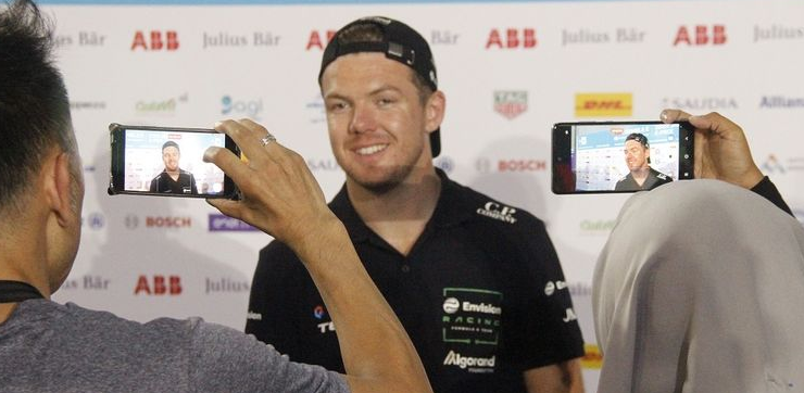 Pariwisata Indonesia, Presiden Joko Widodo, Berita Pariwisata Hari Ini, Perkembangan Pariwisata 2022, Artikel Pariwisata Indonesia, Formula E Jakarta 2022,Jakarta International E-Prix Circuit,Media Center Jakarta International E-Prix Circuit,Ketua Panitia Pelaksana Formula E Jakarta Ahmad Sahroni,Wakil Gubernur DKI Jakarta Ahmad Riza Patria, Jakarta International E-Prix Circuit, Gubernur DKI Jakarta Anies Baswedan, Media PVK Group, PT Prima Visi Kreasindo, Berita Pariwisata Indonesia Hari INi, Kondisi Pariwisata Indonesia 2022, Kabar Pariwisata Indonesia Terbaru, Presiden Jokowi Dijadwalkan Hadiri Formula E Besok, Komentar Penonton Lihat Shakedown Mobil Formula E 2022, Antusiasme Penonton saat Shakedown Mobil Formula E 2022,Di Balik Helm Balap Formula E