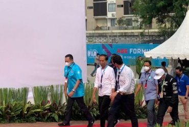 Pariwisata-Indonesia-Foto-Presiden-Jokowi Tiba di JIEC untuk Nonton Langsung Jakarta E-Prix, Pariwisata-Indonesia, Presiden Joko Widodo, Berita Pariwisata Hari Ini, Perkembangan Pariwisata 2022, Artikel Pariwisata Indonesia, Formula E Jakarta 2022,Jakarta International E-Prix Circuit,Media Center Jakarta International E-Prix Circuit,Ketua Panitia Pelaksana Formula E Jakarta Ahmad Sahroni,Wakil Gubernur DKI Jakarta Ahmad Riza Patria, Jakarta International E-Prix Circuit, Gubernur DKI Jakarta Anies Baswedan, Media PVK Group, PT Prima Visi Kreasindo, Berita Pariwisata Indonesia Hari INi, Kondisi Pariwisata Indonesia 2022, Kabar Pariwisata Indonesia Terbaru, Presiden Jokowi Dijadwalkan Hadiri Formula E Besok, Komentar Penonton Lihat Shakedown Mobil Formula E 2022, Antusiasme Penonton saat Shakedown Mobil Formula E 2022,Di Balik Helm Balap Formula E, Hasil Kualifikasi Formula E Jakarta 2022 Jean Eric Vergne dari tim DS Techeetah di posisi teratas, Narifah Salah Satu Penonton Formula E Jakarta 2022