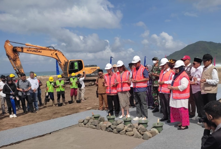 Pariwisata Indonesia, Pariwisata di Indonesia, Berita Pariwisata, Artikel Pariwisata Indonesia, Pariwisata di Sekotong Menggeliat, Wings Grup mulai membangun Hotel Kempinski di Pantai Mekaki Desa Pelangan Kecamatan Sekotong Lombok Barat, Gubernur NTB Zulkieflimansyah, Kepala Dinas Penanaman Modal Layanan Terpadu Satu Atap Nusa Tenggara Barat Mohammad Rum, Bupati Lombok Barat Fauzan Khalid, Berita Wings Grup, Perwakilan Direksi Apurva Kempinski Hendra Suyanto, Berita Pariwisata Hari Ini, Pariwisata di Lombok, Situs Pariwisata di Indonesia