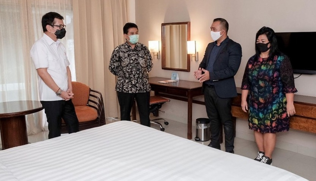 Pariwisata-Indonesia, Berita-Pariwisata-Indonesia, Menteri Wishnutama dan Wamen Angela meninjau salah satu hotel yang disiapkan untuk tenaga kesehatan yang berjuang di garda terdepan dalam penanganan wabah COVID-19, Media Online Pariwisata Indonesia, Artikel Pariwisata Indonesia, Situs Online Pariwisata Indonesia, Kepala Badan Nasional Penanggulangan Bencana merangkap tugas Ketua Satgas Penanganan Covid-19 Doni Monardo, Pengusaha Hariyadi Sukamdani selaku Ketua Umum Asosiasi Pengusaha Indonesia, Menteri Menteri Pariwisata dan Ekonomi Kreatif/Kepala Badan Pariwisata dan Ekonomi Kreatif Wishnutama Kusubandio, Wakil Menteri Pariwisata dan Ekonomi Kreatif/Wakil Kepala Badan Pariwisata dan Ekonomi Kreatif Angela Tanoesoedibjo, Deputi Bidang Pemasaran Kementerian Pariwisata dan Ekonomi Kreatif Nia Niscaya, Tenaga Ahli Menteri Kesehatan Bidang Krisis Kesehatan dr Iwan Trihapsoro, Menteri Wishnutama sampaikan sudah ada 30 Hotel di DKI Jakarta Siap untuk Isolasi Pasien OTG,Media PVK Group, PT Prima Visi Kreasindo, Wishnutama-Angela Finalisasi Persiapan Ruang Isolasi di Hotel Ini
