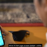 Pariwisata Indonesia, Berita Pariwisata Indonesia, Presiden Joko Widodo, Curhat Guru Padang kepada Jokowi, Sumatera Barat Dapat Perhatian Presiden, Guru Matematika di Sumatera Barat Curhat, Jaga Semangat Belajar dan Mengajar di Masa Pandemi,Jokowi Video Call dengan Guru Matematika,Kepedulian Presiden Jokowi kepada Sumatera Barat, Jokowi Video Call dengan Bu Rika,Jokowi Berpesan pada Guru Matematika, media pvk group, Umi Kalsum Founder dan CEO Media PVK Group, Rika Susi Waty