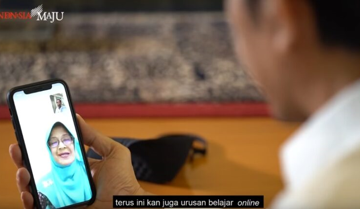 Pariwisata Indonesia, Berita Pariwisata Indonesia, Presiden Joko Widodo, Curhat Guru Padang kepada Jokowi, Sumatera Barat Dapat Perhatian Presiden, Guru Matematika di Sumatera Barat Curhat, Jaga Semangat Belajar dan Mengajar di Masa Pandemi,Jokowi Video Call dengan Guru Matematika,Kepedulian Presiden Jokowi kepada Sumatera Barat, Jokowi Video Call dengan Bu Rika,Jokowi Berpesan pada Guru Matematika, media pvk group, Umi Kalsum Founder dan CEO Media PVK Group, Rika Susi Waty