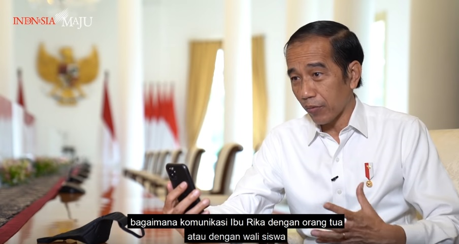 Pariwisata Indonesia, Berita Pariwisata Indonesia, Presiden Joko Widodo, Curhat Guru Padang kepada Jokowi, Sumatera Barat Dapat Perhatian Presiden, Guru Matematika di Sumatera Barat Curhat, Jaga Semangat Belajar dan Mengajar di Masa Pandemi,Jokowi Video Call dengan Guru Matematika,Kepedulian Presiden Jokowi kepada Sumatera Barat, Jokowi Video Call dengan Bu Rika,Jokowi Berpesan pada Guru Matematika, media pvk group, Umi Kalsum Founder dan CEO Media PVK Group, Rika Susi Waty