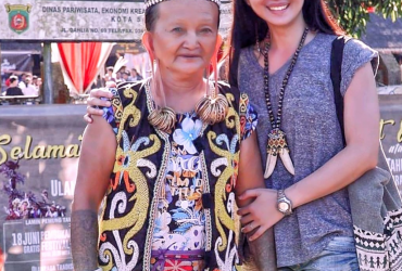 Pariwisata Indonesia, Artikel Pariwisata Indonesia, Berlibur di Indonesia Aja, Panduan Pariwisata di Indonesia, Pariwisata Indonesia 2022, Umi Kalsum Founder dan CEO Media PVK Group, PT Prima Visi Kreasindo, Situs Pariwisata Indonesia, Media Online Pariwisata Indonesia, Anita Basudewi Simamora, PARIWISATA BERBASIS BUDAYA,PARIWISATA DI INDONESIA Paling Ngehits,PARIWISATA KALIMANTAN TIMUR,DESA BUDAYA PAMPANG KALIMANTAN TIMUR, Lebih Dekat dengan Suku Dayak di Desa Budaya Pampang, Pengalaman Liburan di Desa Budaya Pampang