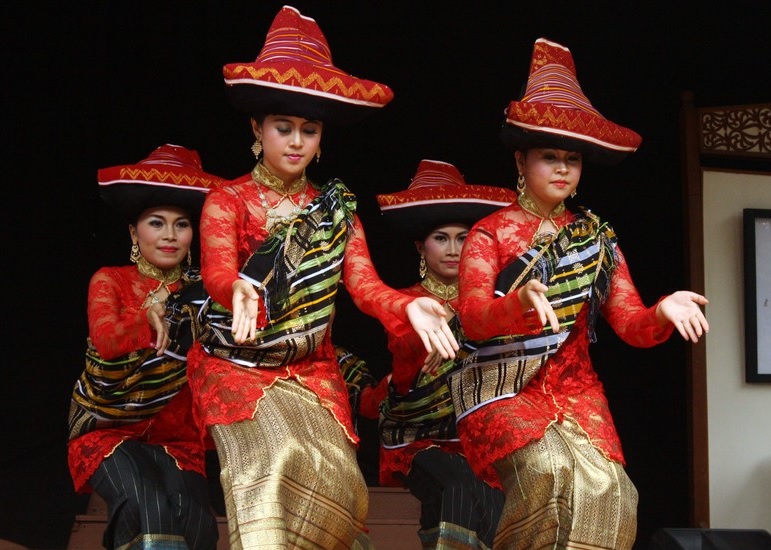 Pariwisata Indonesia, Pariwisata Sumatera Utara, Tari Guro–Guro Aron, Tari Piso Surit, Tari Tatak Garo-Garo, Trippers, Situs Indonesia Traveler, PT Prima Visi Kreasindo, Media PVK Grup