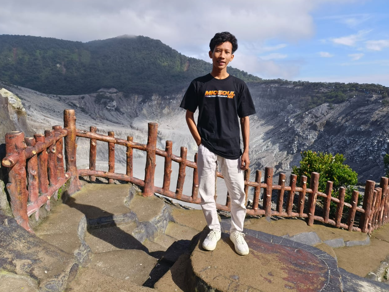 Pariwisata Indonesia, Dimas adalah salah satu Pengunjung Wisata TWA Gunung Tangkuban Parahu