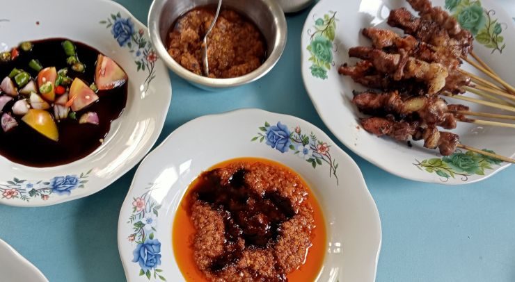 Warung Sate Abah Udja Linggajati, Sate Legend Paling Laris Di Kuningan