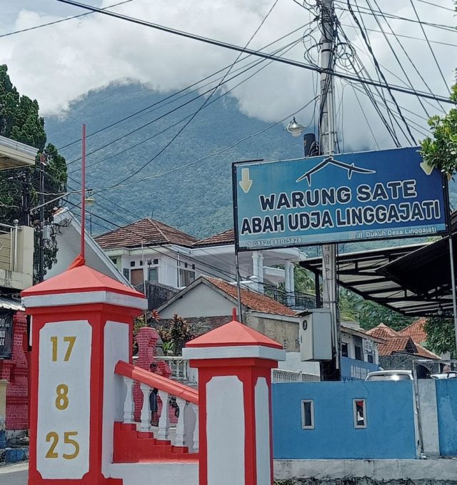 Warung Sate Abah Udja Linggajati, Sate Legend Paling Laris Di Kuningan