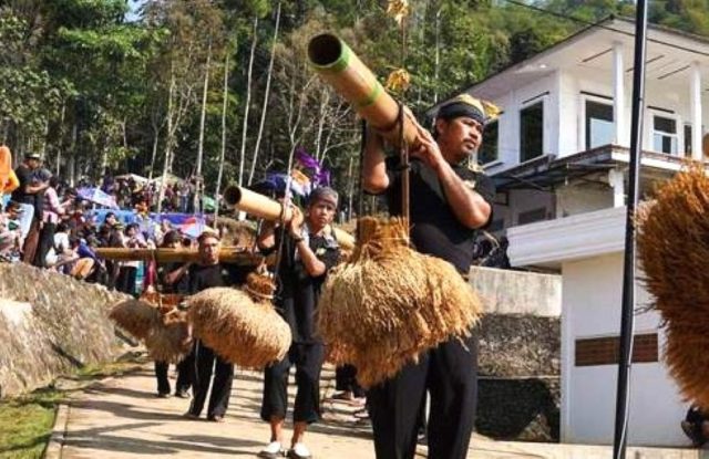 Menjaga Kearifan Lokal Tradisi Ngarengkong Kasepuhan Banten Kidul