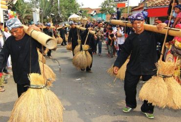 Menjaga Kearifan Lokal Tradisi Ngarengkong Kasepuhan Banten Kidul