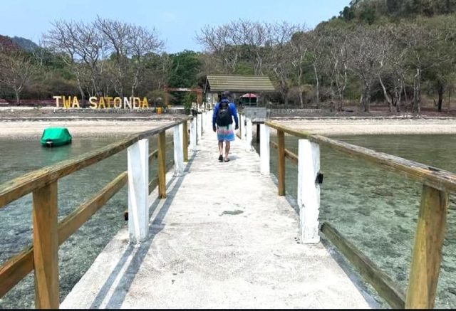 Sensasi Keindahan Pulau Satonda & Rahasia Danau Asin Satonda