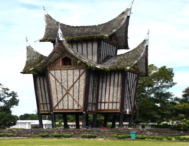 Rumah Gadang, Sejarah dan Filosofinya