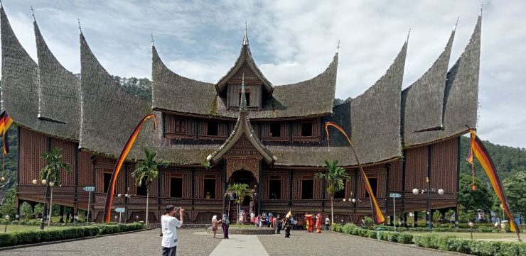 Rumah Gadang, Sejarah dan Filosofinya