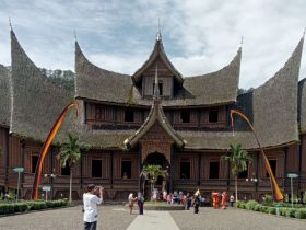 Rumah Gadang, Sejarah dan Filosofinya