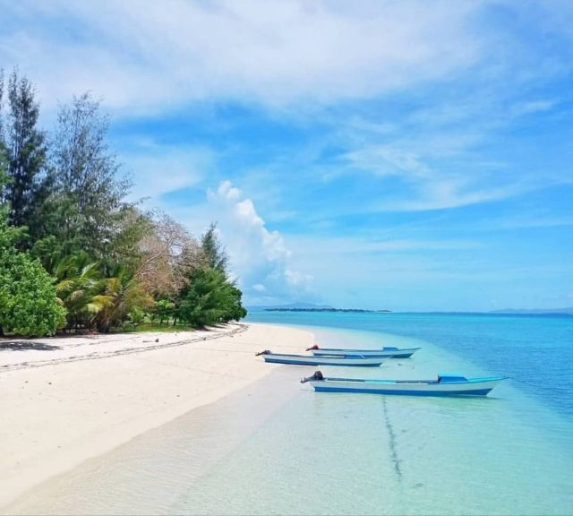 Sensasi Menggelitik Pulau Morotai