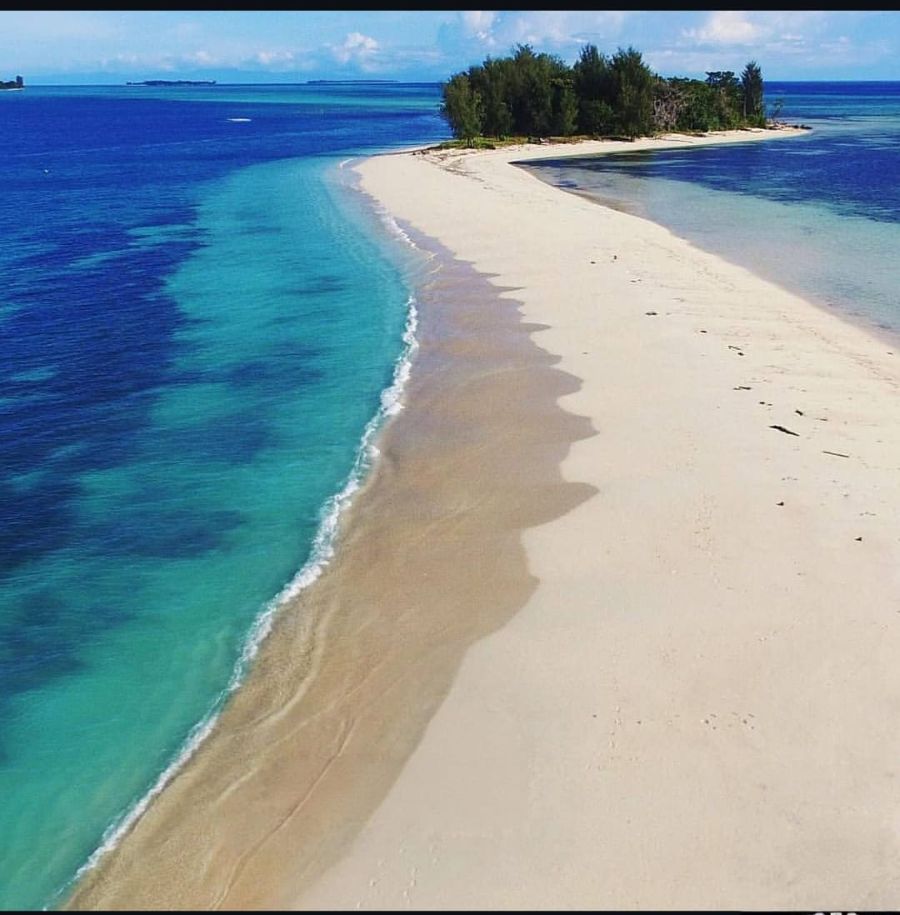 Sensasi Menggelitik Pulau Morotai