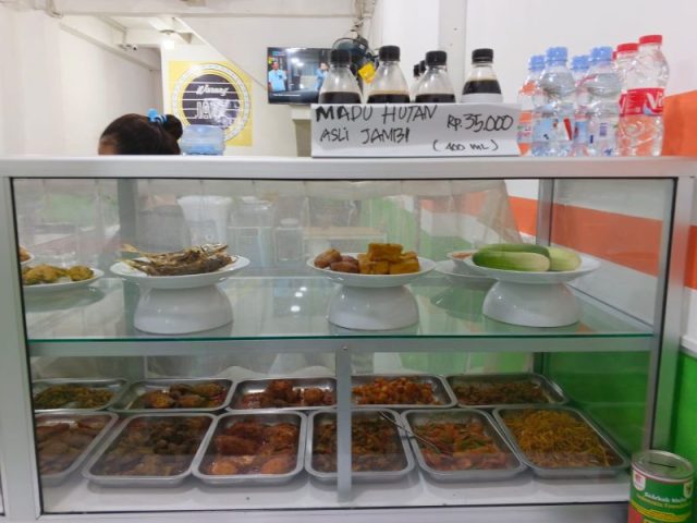 Warteg Kharisma Bahari ‘Mas Don’, Ada Live Music Jazz-nya lho…