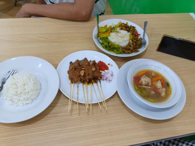 Warteg Kharisma Bahari ‘Mas Don’, Ada Live Music Jazz-nya lho…