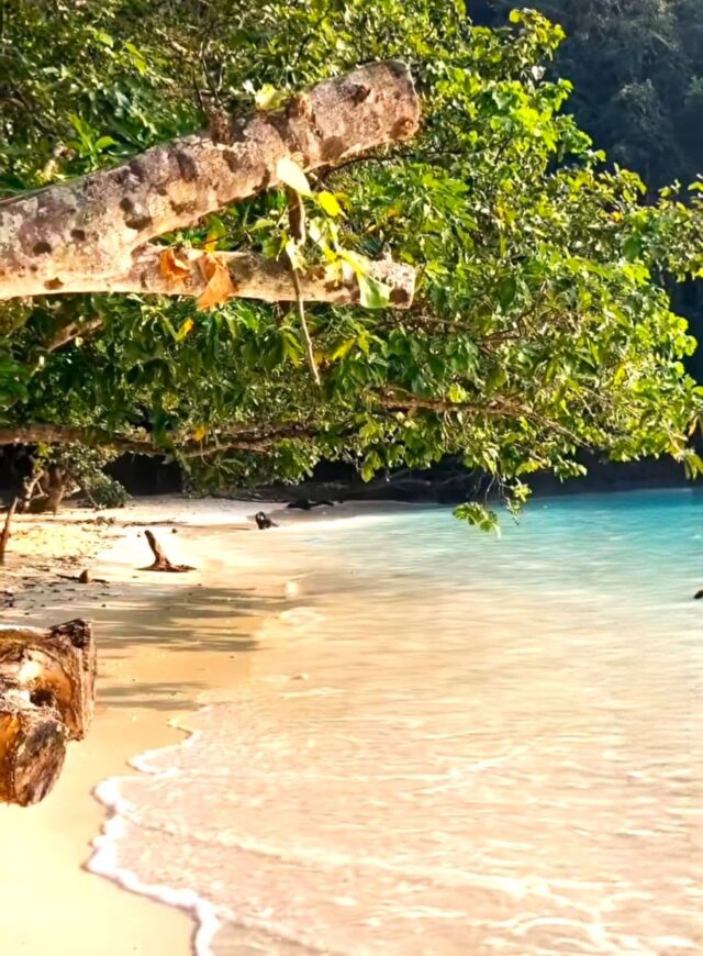 Sensasi Menikmati Keindahan Alam Teluk Hantu