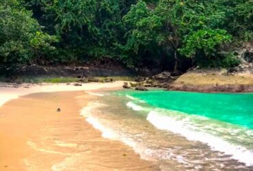 Sensasi Menikmati Keindahan Alam Teluk Hantu