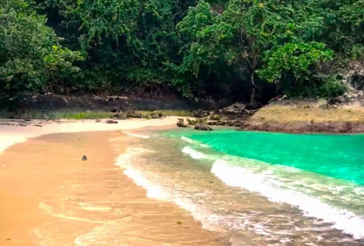 Sensasi Menikmati Keindahan Alam Teluk Hantu